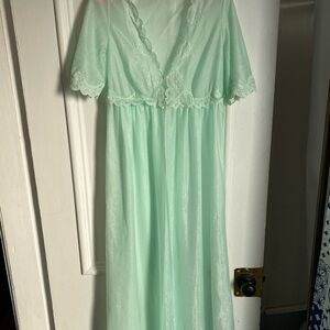 Vintage 1970’s Mint Robe with Lace Details